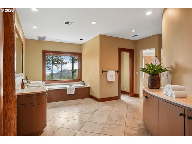 465 Nw ROYAL Blvd, Portland, OR 97210