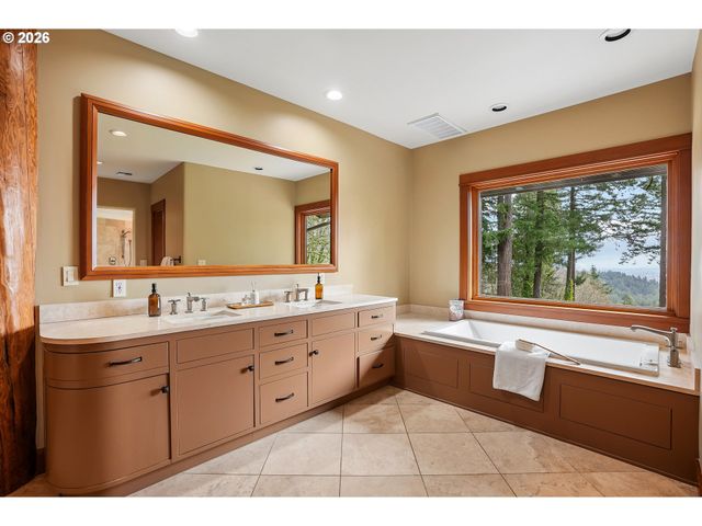 465 Nw ROYAL Blvd, Portland, OR 97210