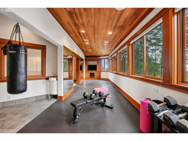 465 Nw ROYAL Blvd, Portland, OR 97210