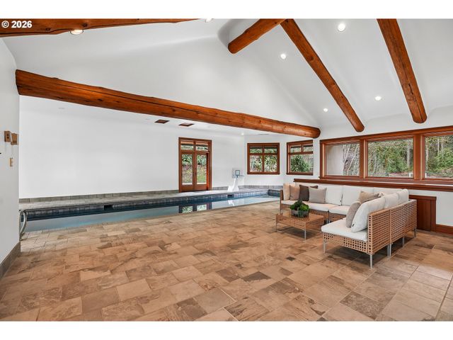 465 Nw ROYAL Blvd, Portland, OR 97210