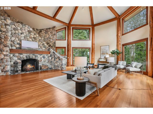 465 Nw ROYAL Blvd, Portland, OR 97210