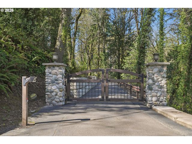 465 Nw ROYAL Blvd, Portland, OR 97210
