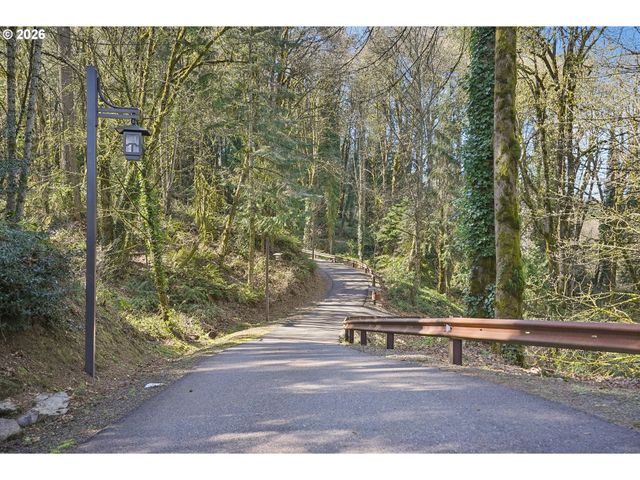 465 Nw ROYAL Blvd, Portland, OR 97210