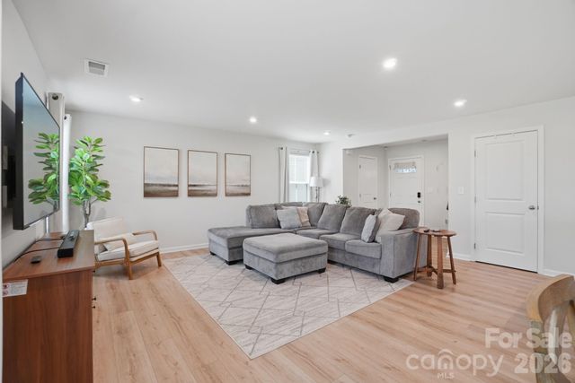 1621 Gutter Branch Drive, Charlotte, NC 28216