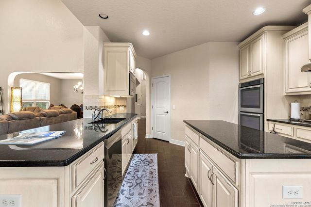 755 Panorama Point, Canyon Lake, TX 78133