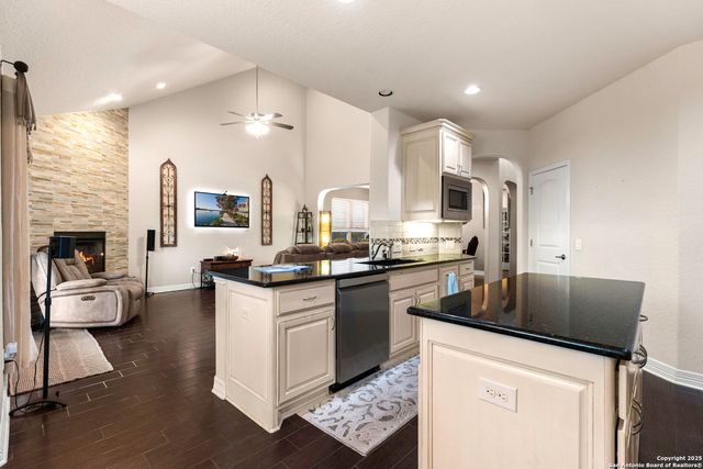 755 Panorama Point, Canyon Lake, TX 78133