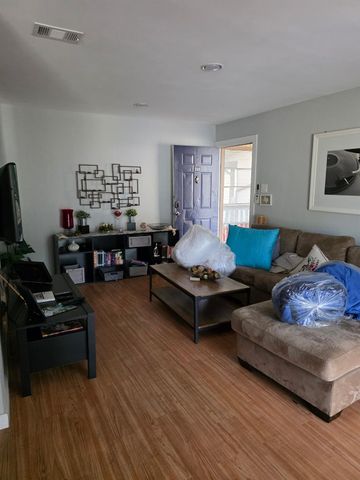 2124 Burton DR 208, Austin, TX 78741