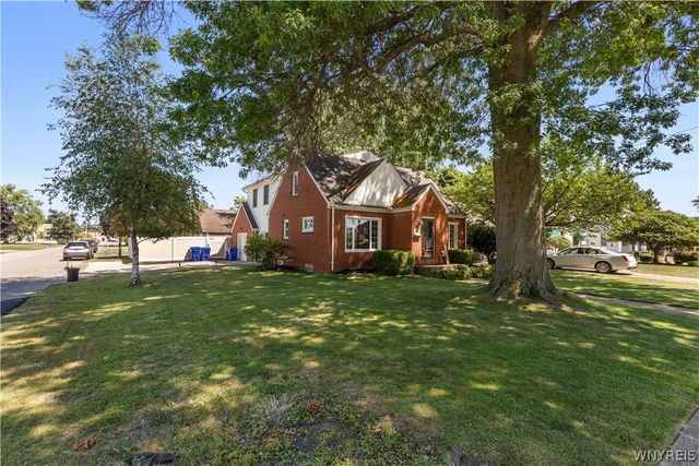 117 Emerald Drive, West Seneca, NY 14224