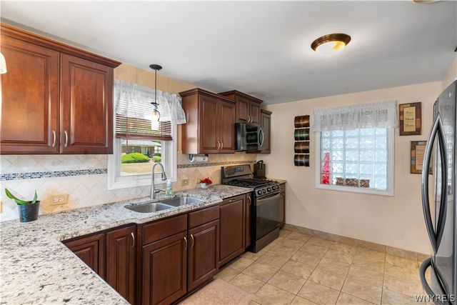 117 Emerald Drive, West Seneca, NY 14224