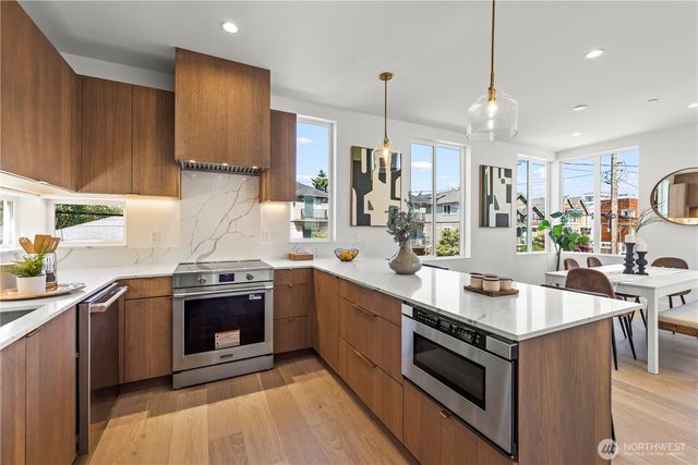 2456 55th Avenue SW, Seattle, WA 98116