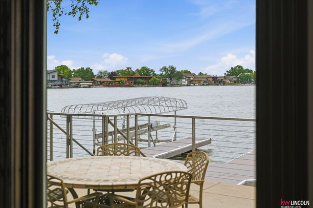 1910 Surfside Drive, Lincoln, NE 68528