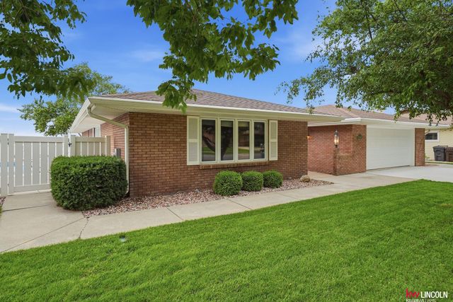 1910 Surfside Drive, Lincoln, NE 68528