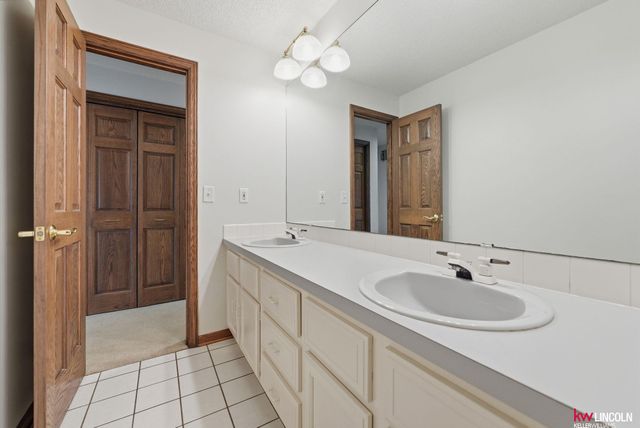 1910 Surfside Drive, Lincoln, NE 68528