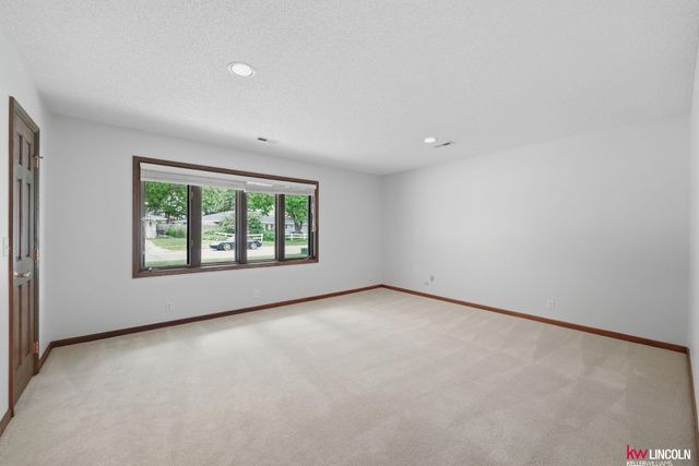 1910 Surfside Drive, Lincoln, NE 68528