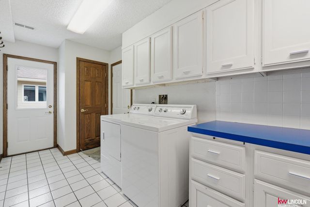 1910 Surfside Drive, Lincoln, NE 68528