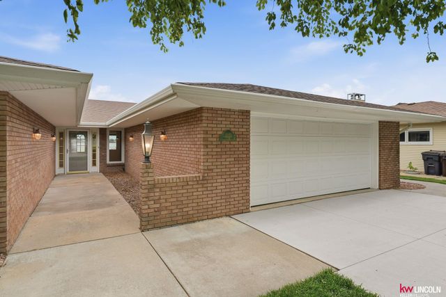 1910 Surfside Drive, Lincoln, NE 68528