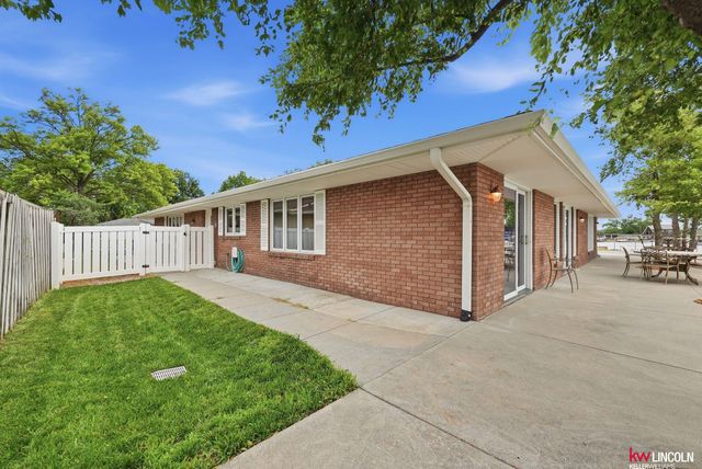 1910 Surfside Drive, Lincoln, NE 68528