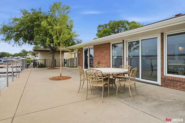 1910 Surfside Drive, Lincoln, NE 68528