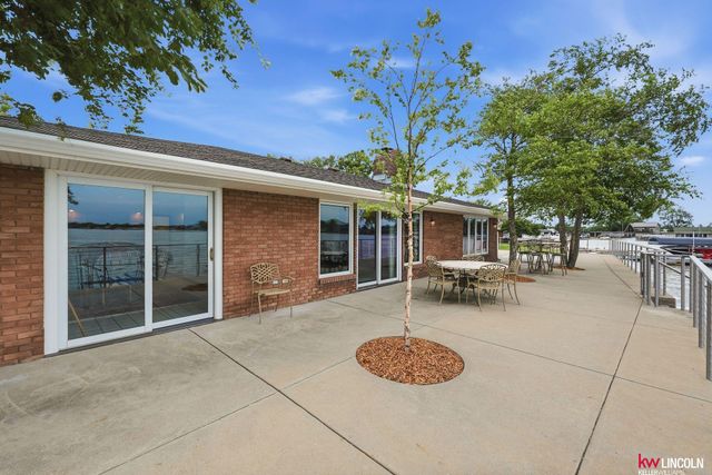 1910 Surfside Drive, Lincoln, NE 68528