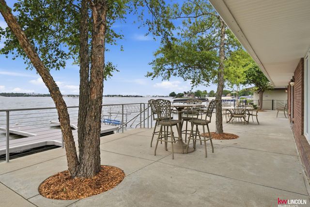 1910 Surfside Drive, Lincoln, NE 68528
