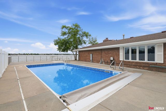 1910 Surfside Drive, Lincoln, NE 68528