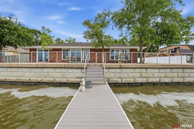 1910 Surfside Drive, Lincoln, NE 68528