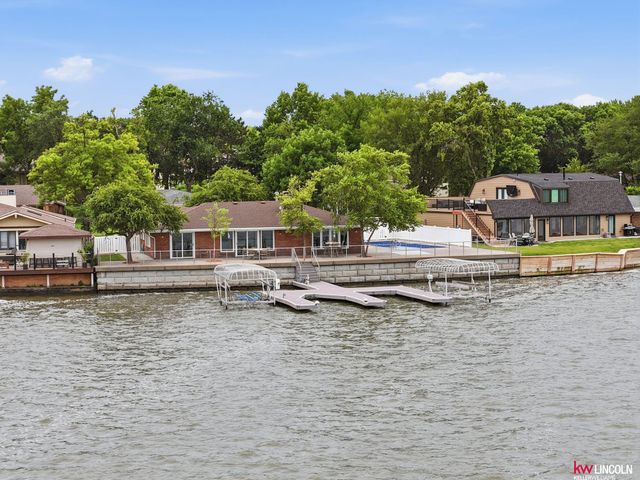 1910 Surfside Drive, Lincoln, NE 68528