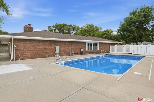 1910 Surfside Drive, Lincoln, NE 68528