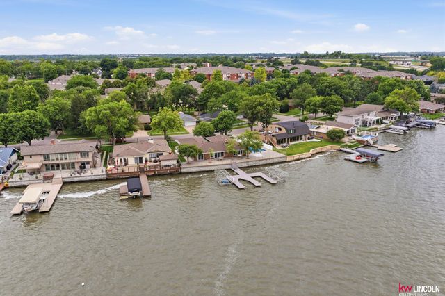 1910 Surfside Drive, Lincoln, NE 68528