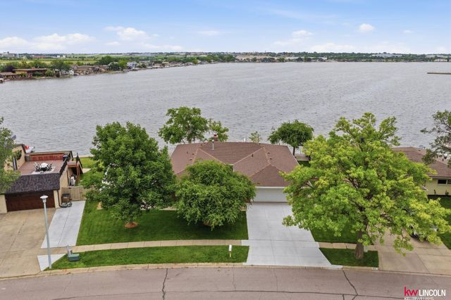 1910 Surfside Drive, Lincoln, NE 68528