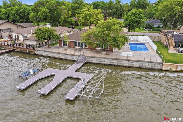 1910 Surfside Drive, Lincoln, NE 68528