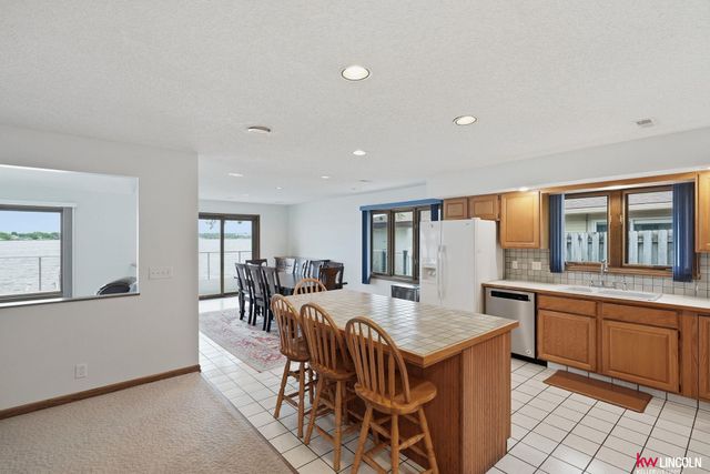 1910 Surfside Drive, Lincoln, NE 68528