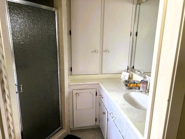 8639 Cedarbrake Drive, Spring Valley Village, TX 77055