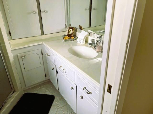 8639 Cedarbrake Drive, Spring Valley Village, TX 77055