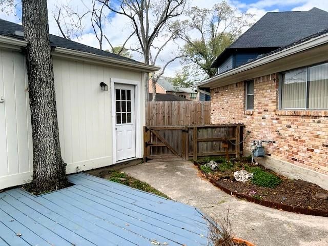 8639 Cedarbrake Drive, Spring Valley Village, TX 77055