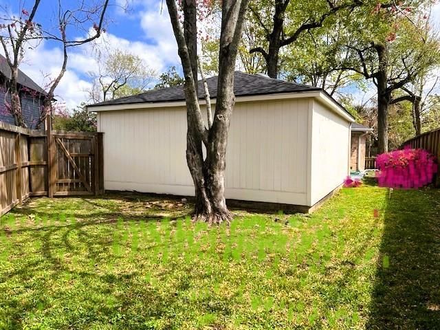 8639 Cedarbrake Drive, Spring Valley Village, TX 77055