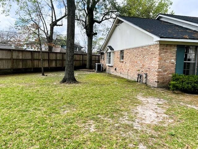 8639 Cedarbrake Drive, Spring Valley Village, TX 77055