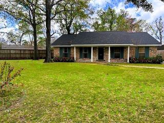 8639 Cedarbrake Drive, Spring Valley Village, TX 77055