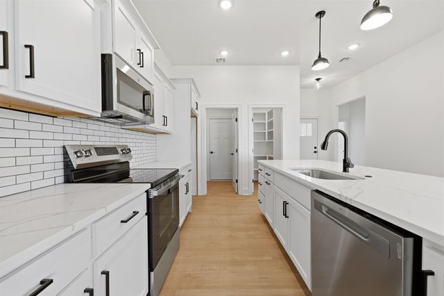 508 E Elmwood St, Park City, KS 67147