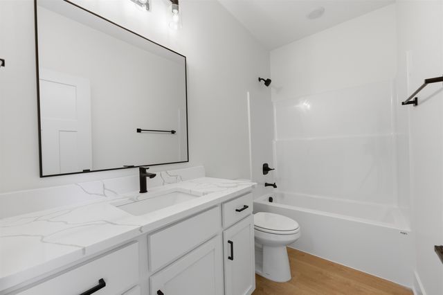 508 E Elmwood St, Park City, KS 67147
