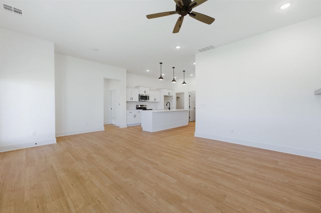 508 E Elmwood St, Park City, KS 67147