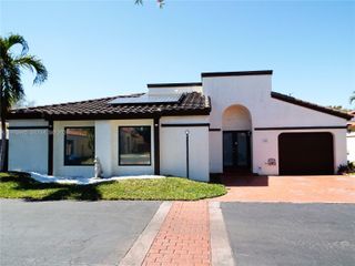 422 SW 88th Pl, Miami, FL 33174