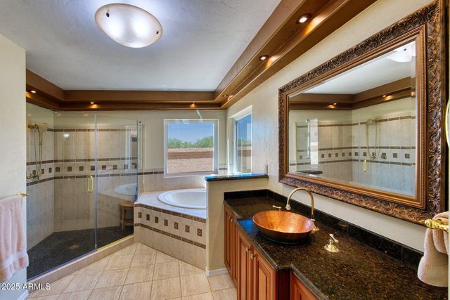 5664 S EQUESTRIAN Place, Hereford, AZ 85615