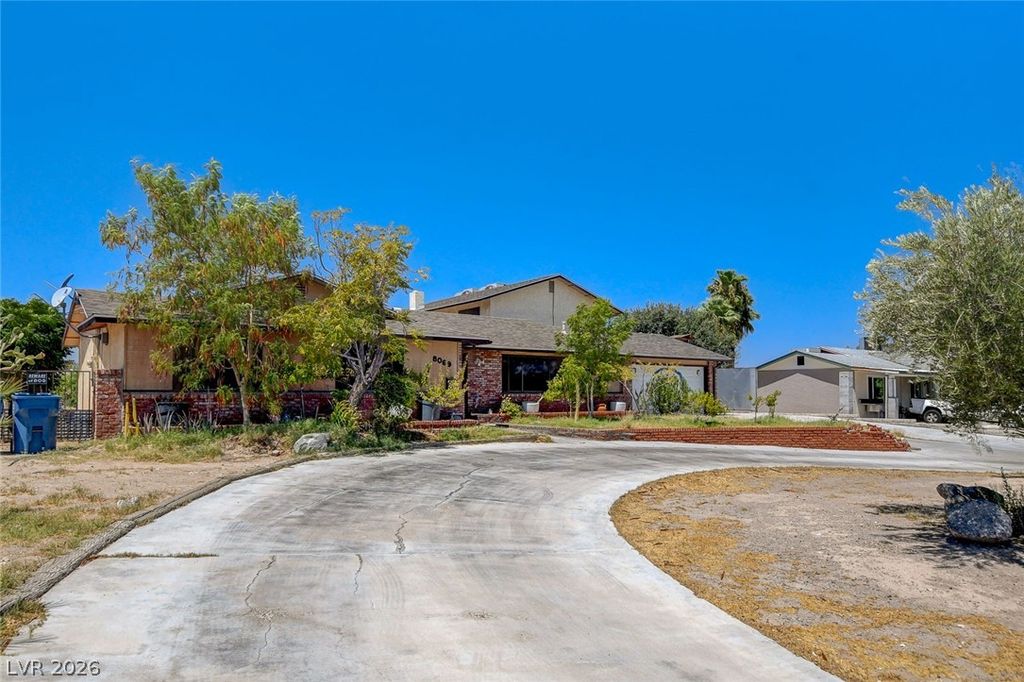 8069 Red Barn Drive, Las Vegas, NV 89123
