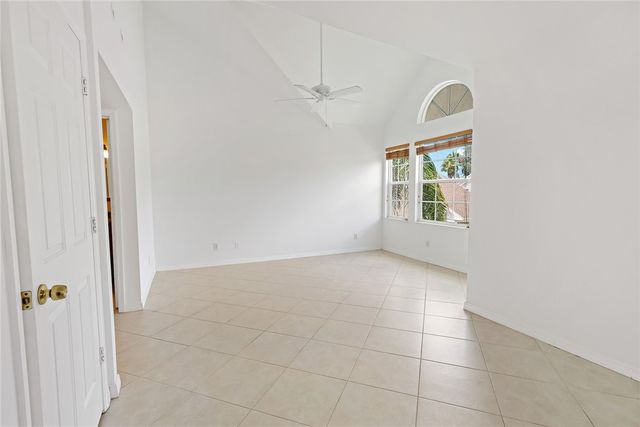 1915 Westminster Circle 17-5, Vero Beach, FL 32966