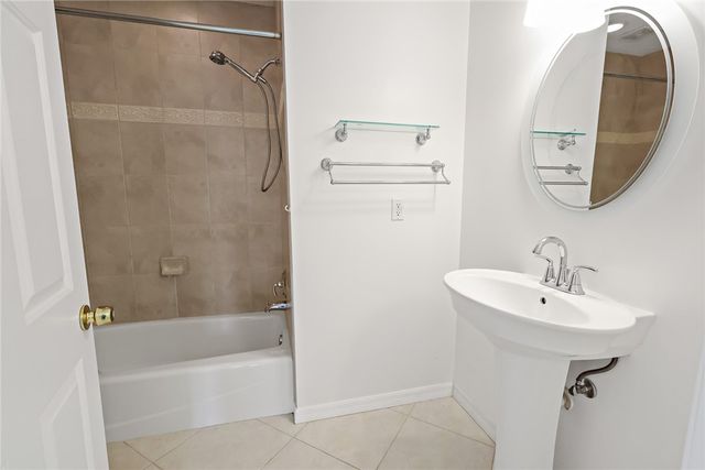 1915 Westminster Circle 17-5, Vero Beach, FL 32966