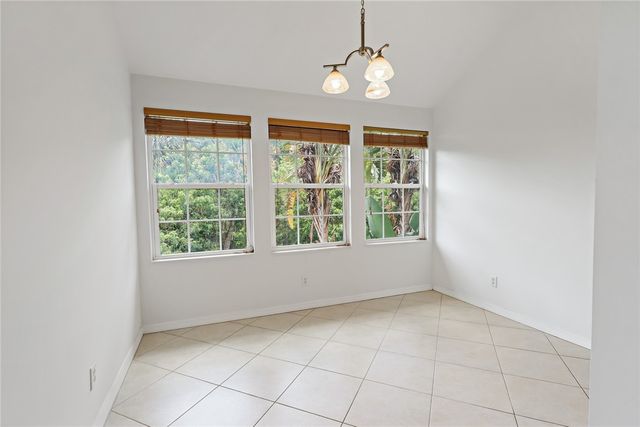 1915 Westminster Circle 17-5, Vero Beach, FL 32966