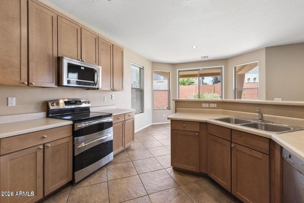 18466 W Westfall Way, Surprise, AZ 85374 — photo 4