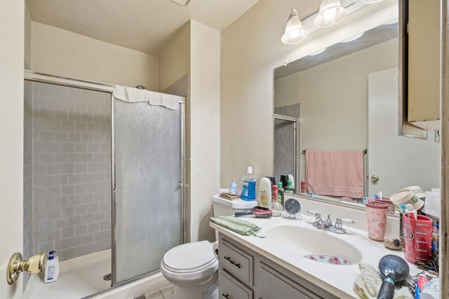 2580 N Knoll Avenue, Fresno, CA 93722