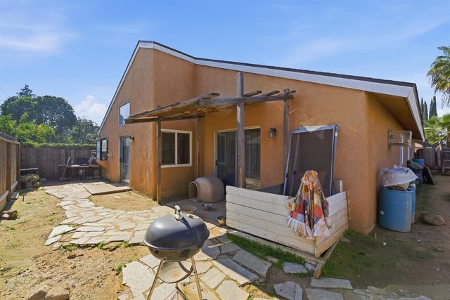 2580 N Knoll Avenue, Fresno, CA 93722